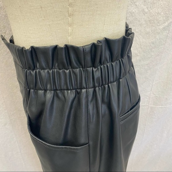 Madewell Vegan Leather Pull-On High Rise Paperbag Pants size 4 New with Tags - Picture 8 of 14